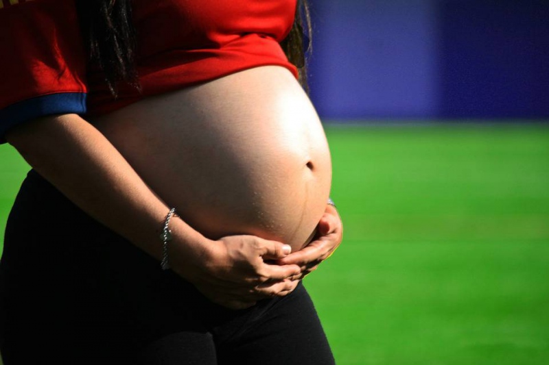 怀孕初期肚子很痛拉稀怎么办怀孕初期饮食禁忌有哪些