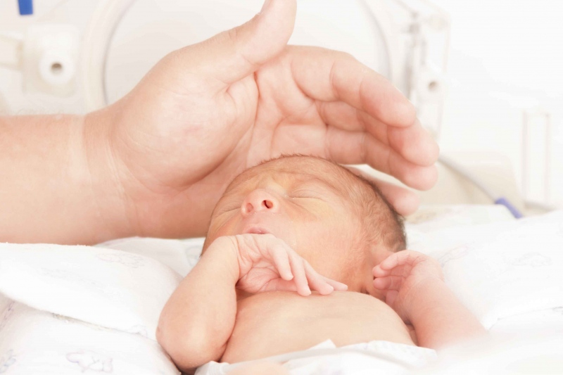 为什么婴儿睡觉会突然哭宝宝睡觉咳嗽的原因