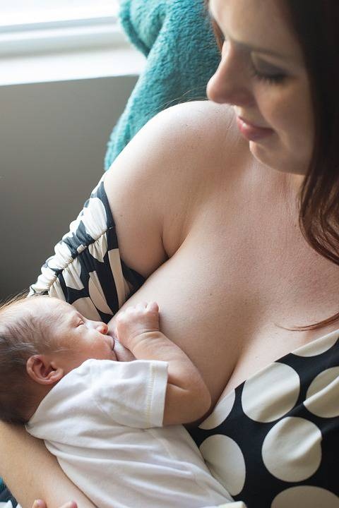 宿醉以后可以给宝宝喂奶吗哺乳期内禁止吃什么食物
